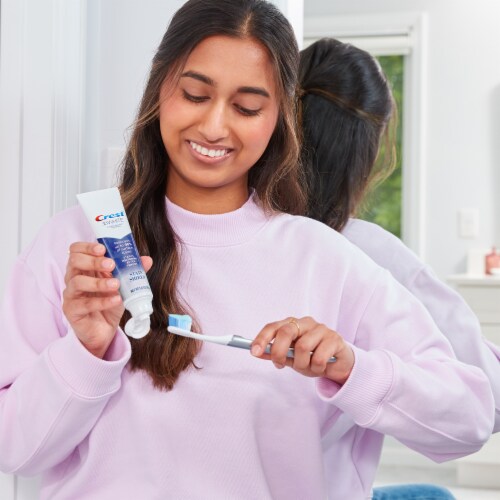 Crest 3D White Stain Shield Teeth Whitening Toothpaste Perspective: bottom