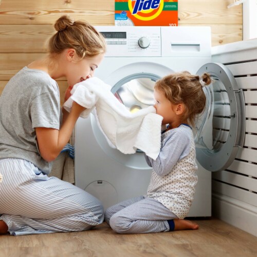 Tide Mountain Spring Powder Laundry Detergent Perspective: bottom