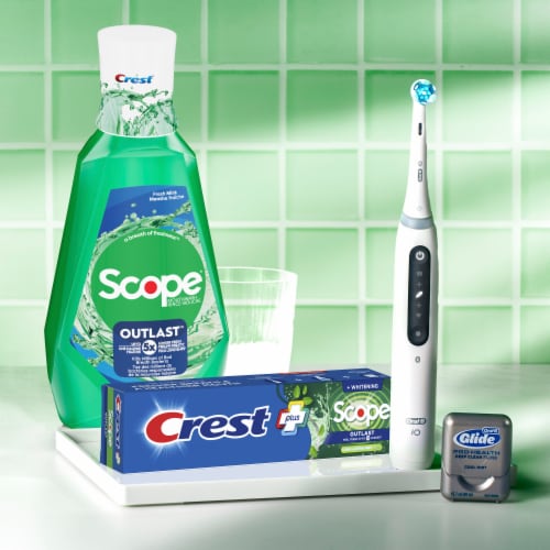 Crest Fresh Mint Scope Outlast Mouthwash Perspective: bottom