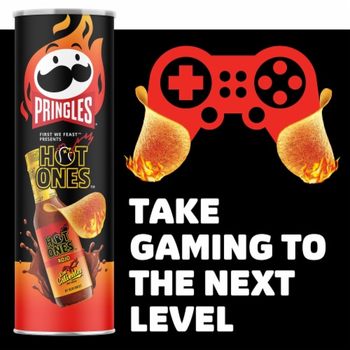 Pringles® Rojo Potato Crisps Chips Perspective: bottom