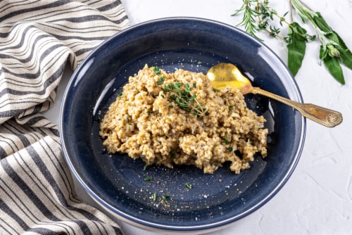 Bob's Red Mill Organic Steel Cut Oats Perspective: bottom