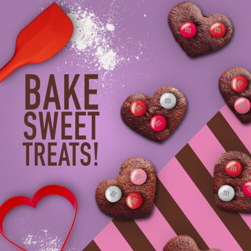 M&M'S Fudge Brownie Chocolate Valentine Candy Bag Perspective: bottom