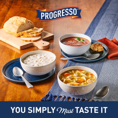 Progresso™ Rich & Hearty Chicken Pot Pie Style with Dumplings Soup Perspective: bottom