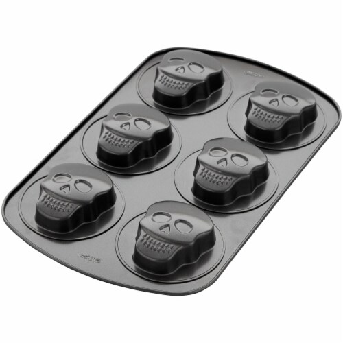 Holiday Home Skull Mini Cake Pan Perspective: bottom