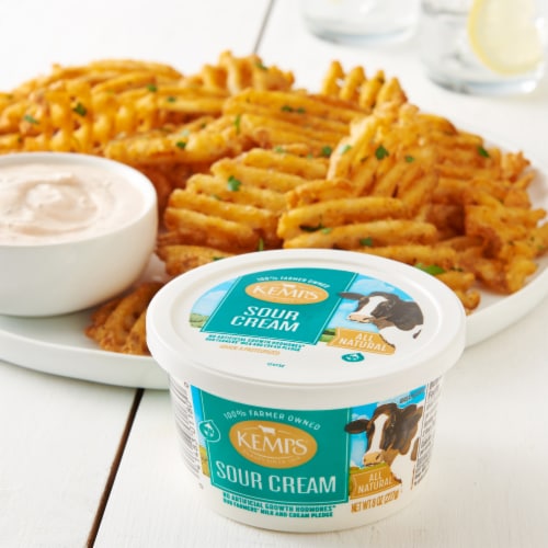 Kemps All Natural Sour Cream Perspective: bottom