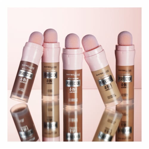 Maybelline Instant Age Rewind Instant Perfector 4-In-1 Glow Foundation 1.5 Light/Medium Perspective: bottom