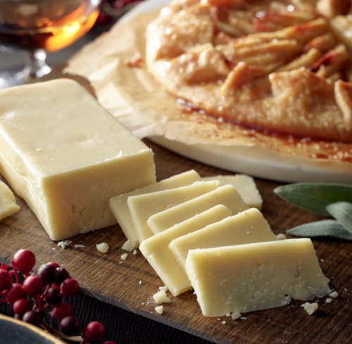 Boar’s Head Canadian Cheddar Cheese Perspective: bottom