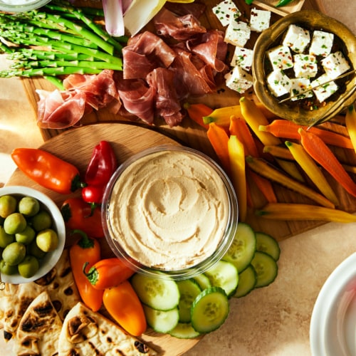 Boar's Head Family Size Traditional Hummus 17 oz Perspective: bottom