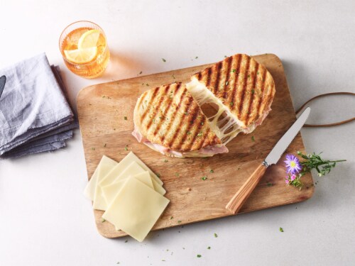 Boar's Head Organic Aged White Cheddar Cheese Perspective: bottom