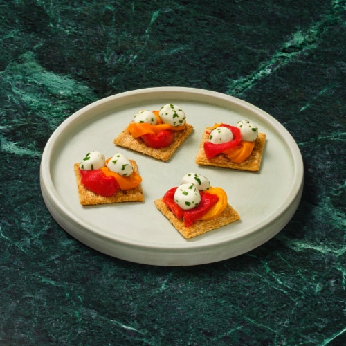 Triscuit Fire Roasted Tomato & Olive Oil Whole Wheat Crackers Perspective: bottom