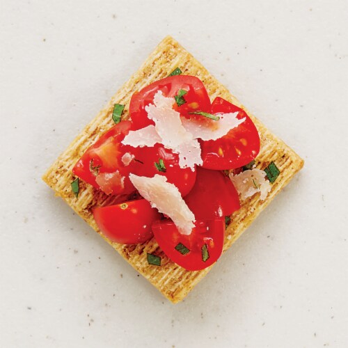 Triscuit Roasted Garlic Whole Grain Wheat Crackers Perspective: bottom