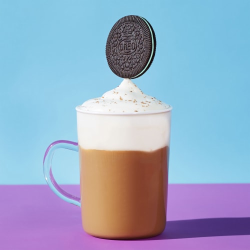 Oreo Thins Mint Flavored Creme Chocolate Sandwich Cookies Family Size Perspective: bottom