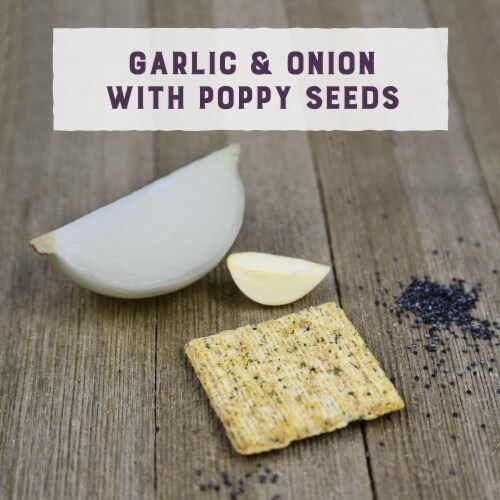 Triscuit Garlic & Onion With Poppy Seeds Whole Grain Wheat Crackers Perspective: bottom