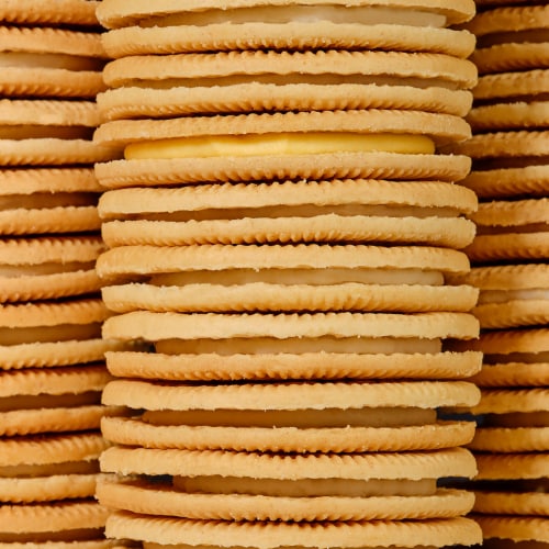 Oreo Thins Lemon Flavored Creme Sandwich Cookies Family Size Perspective: bottom
