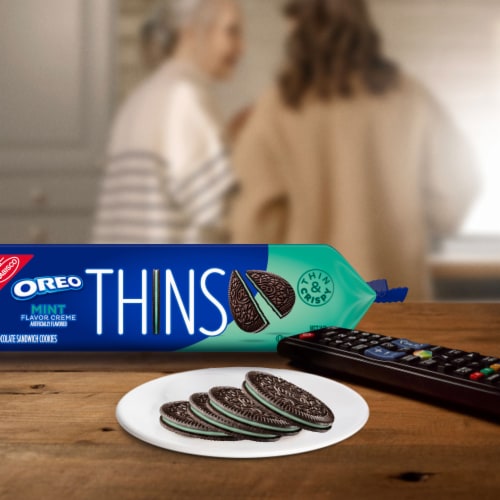 OREO Thins Mint Creme Chocolate Sandwich Cookies Family Size Perspective: bottom