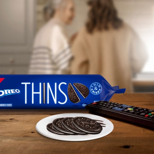 OREO Thins Chocolate Sandwich Cookies Perspective: bottom