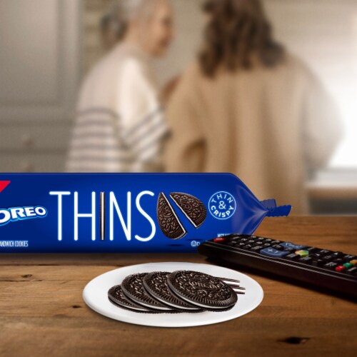 OREO Thins Chocolate Sandwich Cookies Perspective: bottom