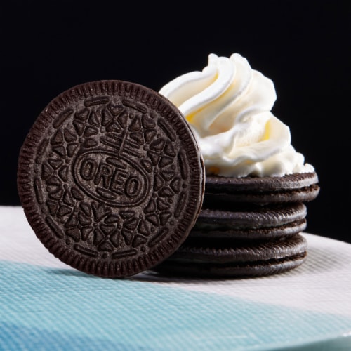 Oreo Thins Dark Chocolate Creme Sandwich Cookies Family Size Perspective: bottom