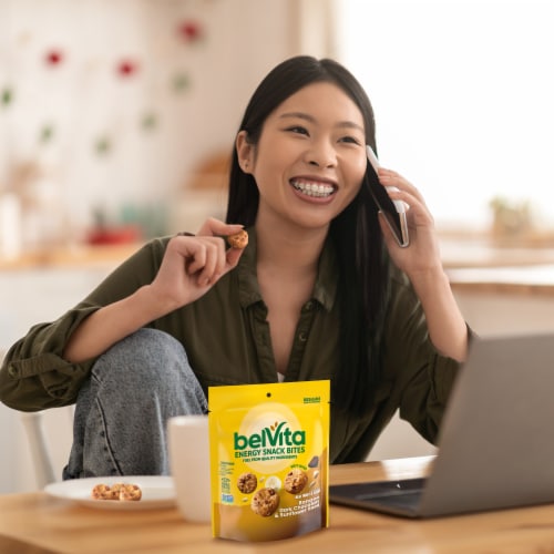 belVita Energy Bites Banana Dark Chocolate and Sunflower Seed Perspective: bottom