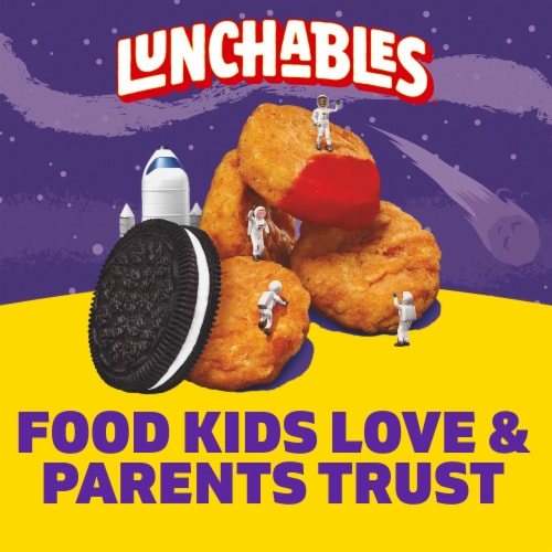 Lunchables Chicken Dunks with Chocolate Creme Cookies, Tray Perspective: bottom