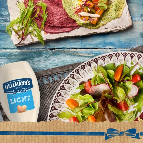 HELLMANNS Light Mayo Squeeze Bottle Perspective: bottom