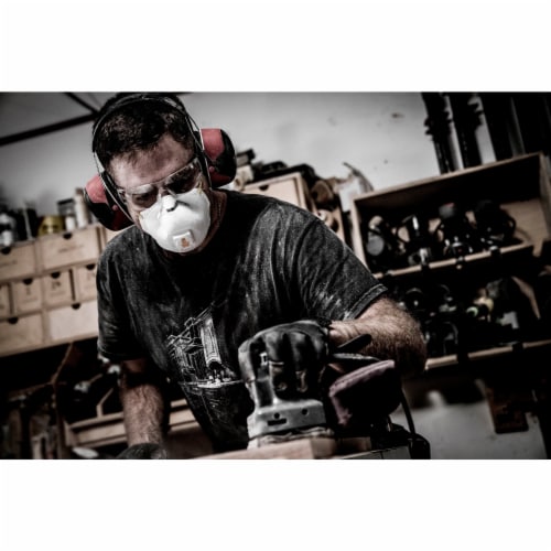3M Cool Flow Valve Multi-Purpose Particulate Respirator Perspective: bottom