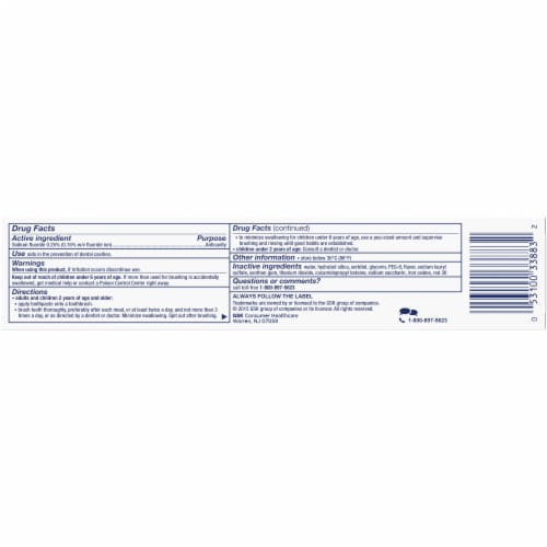 Aquafresh Extreme Clean Whitening Action Fluoride Cavity Protection Toothpaste Perspective: bottom