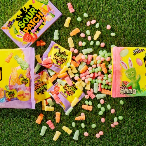 SOUR PATCH KIDS Bunnies Soft & Chewy Easter Candy Theater Box Perspective: bottom