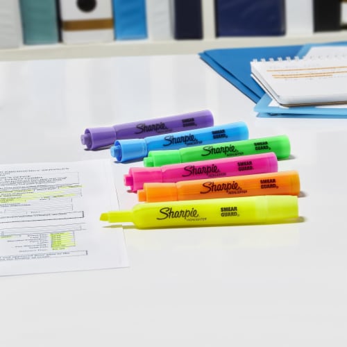 Sharpie® Tank Style Highlighters, Chisel Tip, Assorted Colors, 4 Count Perspective: bottom