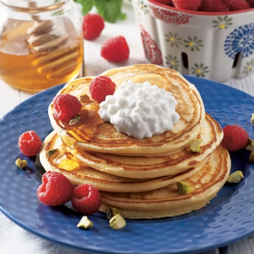 Daisy 4% Cottage Cheese with Strawberry Perspective: bottom