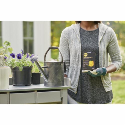 Miracle-Gro® Performance Organics™ All Purpose Plant Nutrition Perspective: bottom
