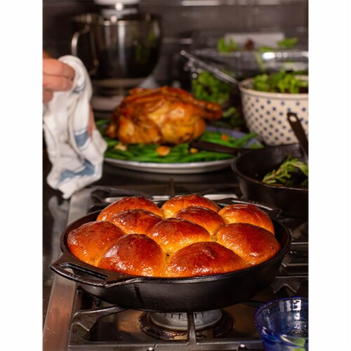 Lodge Seasoned Cast Iron Bakers Skillet 10.25  BW10BSKA1 Perspective: bottom