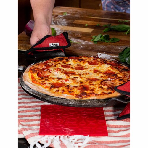 Lodge Seasoned Cast Iron 15 Inch Pizza Pan Black BW15PP BW15PPA1 Perspective: bottom