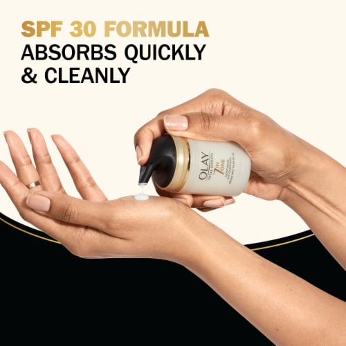 Olay Total Effects Facial Moisturizer 7-in-1 Cream SPF 30 Perspective: bottom