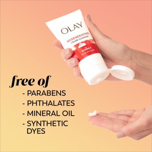 Olay Regenerist Regenerating Cream Face Cleanser Perspective: bottom