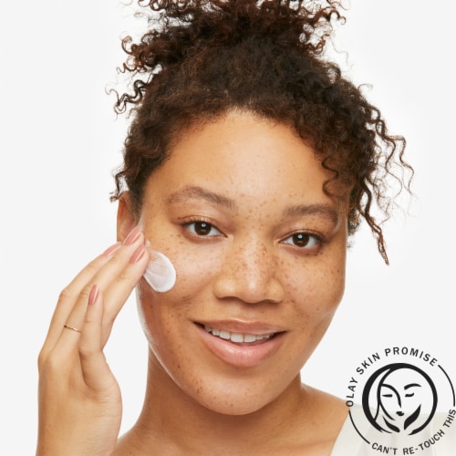 Olay Regenerist Vitamin C + Peptide 24 SPF 30 Face Moisturizer Perspective: bottom