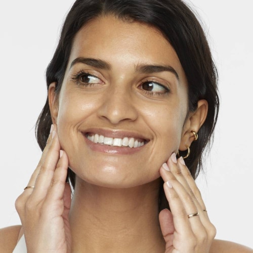 Olay Regenerist Face Wash with Hyaluronic Peptide 24 Perspective: bottom
