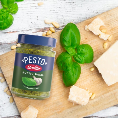 Barilla Rustic Basil Pesto with Italian Basil Pasta Sauce and Spread Perspective: bottom