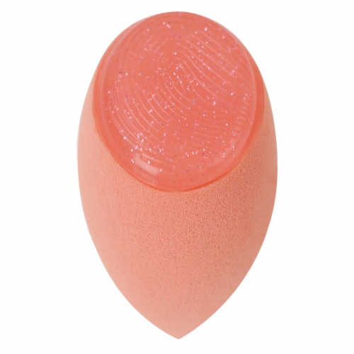Real Techniques® Miracle Mixing Sponge Perspective: bottom