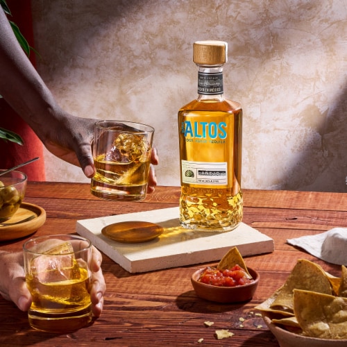 Olmeca Altos Tequila Reposado Perspective: bottom