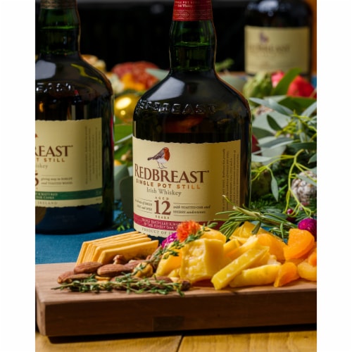 Redbreast Aged 21 Years Single Pot Still Irish Whiskey Perspective: bottom