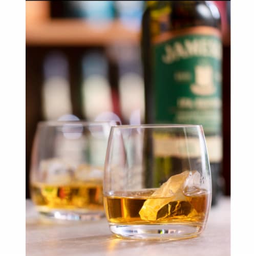 Jameson Caskmates IPA Edition Irish Whiskey Perspective: bottom