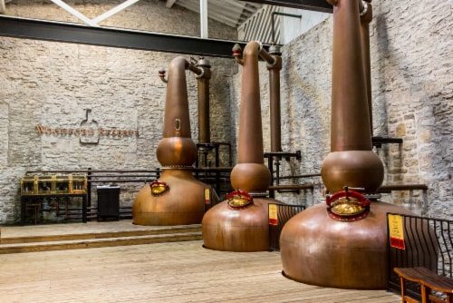 Woodford Reserve® Kentucky Straight Bourbon Whiskey Holiday Edition Perspective: bottom