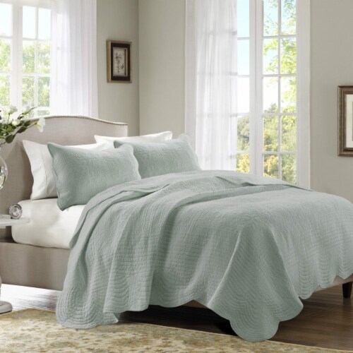 Madison Park Tuscany 3 Piece Reversible Scalloped Edge Coverlet Set Seafoam King/Cal King Perspective: bottom