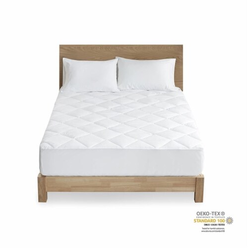 Clean Spaces Casual Polyester Allergen Barrier Mattress Pad in White LCN16-0018 Perspective: bottom