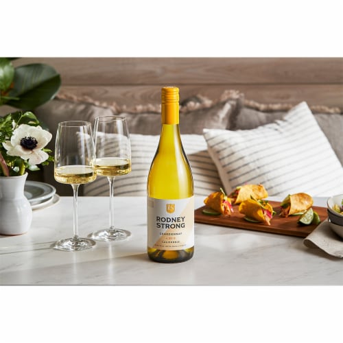 Rodney Strong Chardonnay White Wine Perspective: bottom