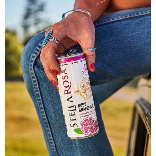 Stella Rosa Grapefruit Semi-Sweet Italian Red Wine Perspective: bottom