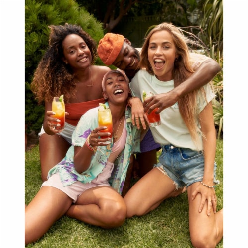 Malibu® Caribbean Rum with Island Melon Liqueur Perspective: bottom