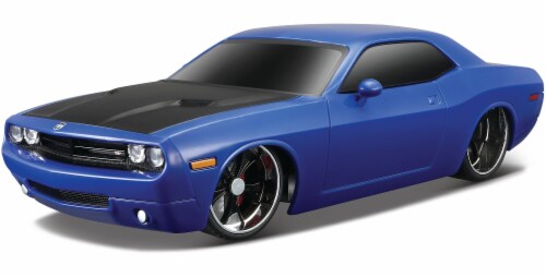 Maisto TECH 1:24 Scale Remote Control Car - Assorted Perspective: bottom