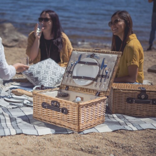 Classic Picnic Basket, Beige Canvas Perspective: bottom